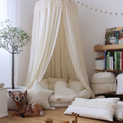 Prostokątna poduszka Boho z koronką Wanilia
