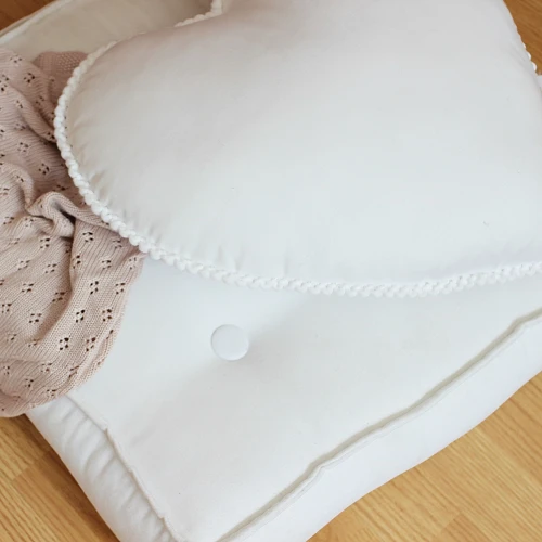 Bubble heart pillow White
