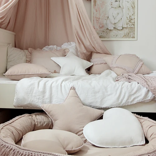 Bubble heart pillow White