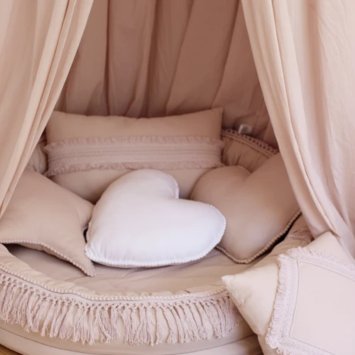 Bubble heart pillow White