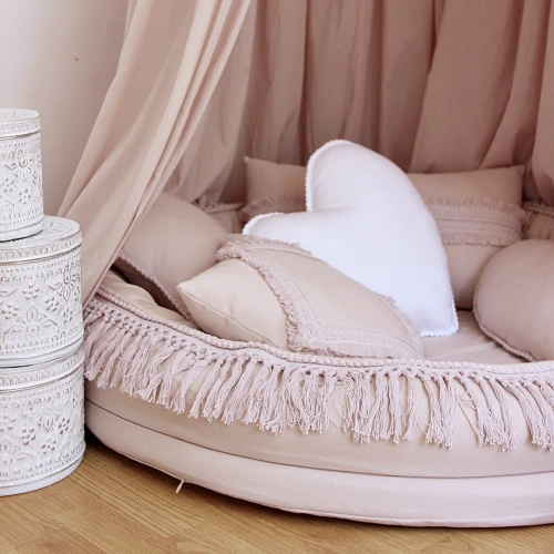 Bubble heart pillow White