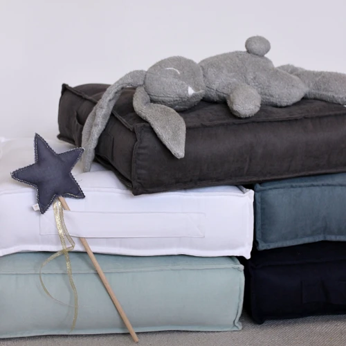 Pikowana pufa Biała