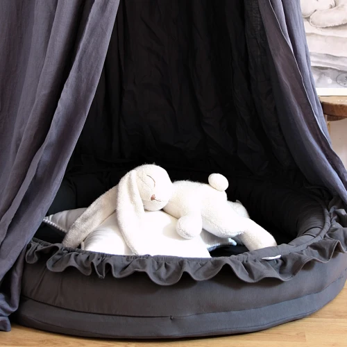 Small Junior nest Basic with ruffles Graphite