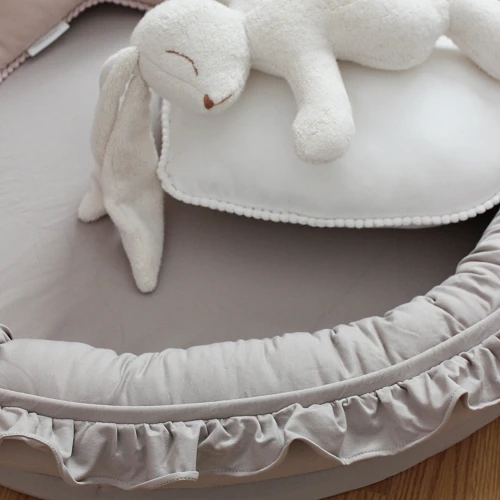 Small Junior nest Basic with ruffles Dark beige