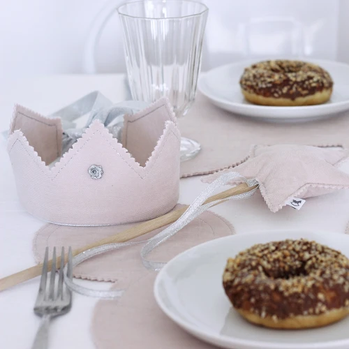 Crown PN Powder pink with rose and silver ribbon
