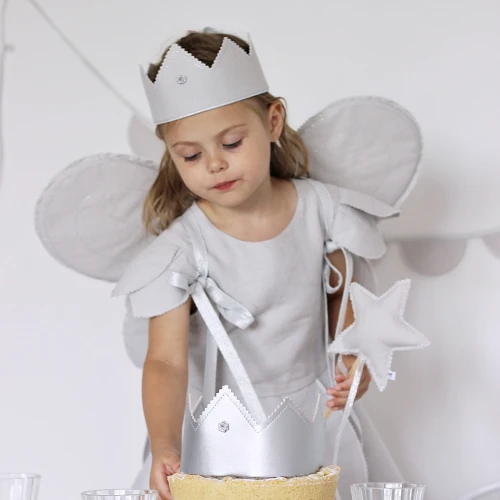 Korona PN Jasno szara z różyczką ze srebrną wstążką