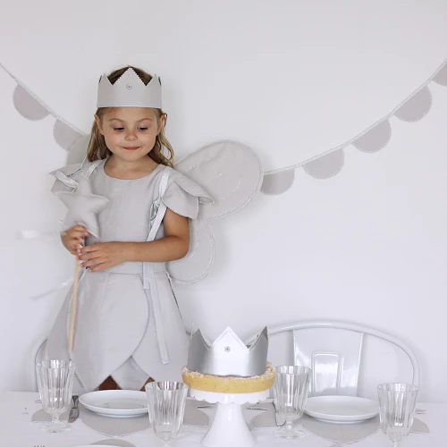 Korona PN Jasno szara z różyczką ze srebrną wstążką