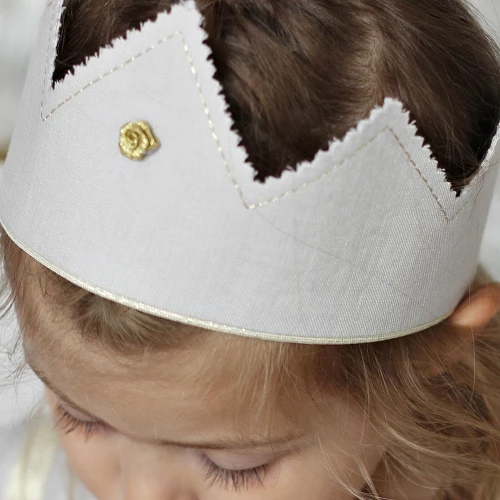 Korona PN Jasno szara z różyczką ze złotą wstążką