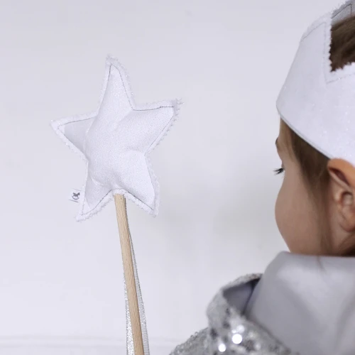 Wand PN White with silver ribbon