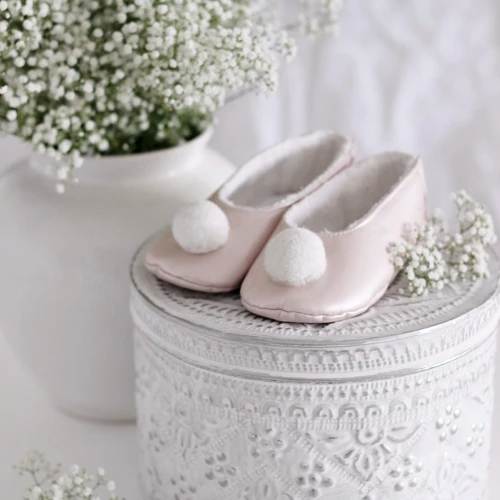 Kapcie z pomponikiem Pudrowe