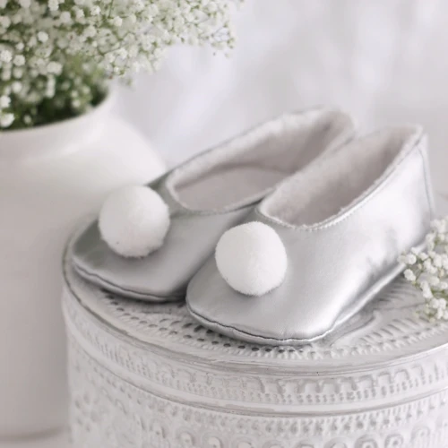 Kapcie z pomponikiem Srebrne 