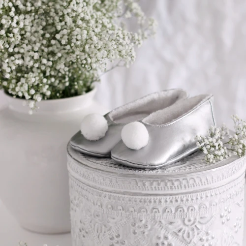 Kapcie z pomponikiem Srebrne 