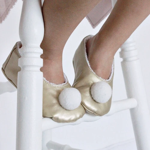 Kapcie z pomponikiem Złote 