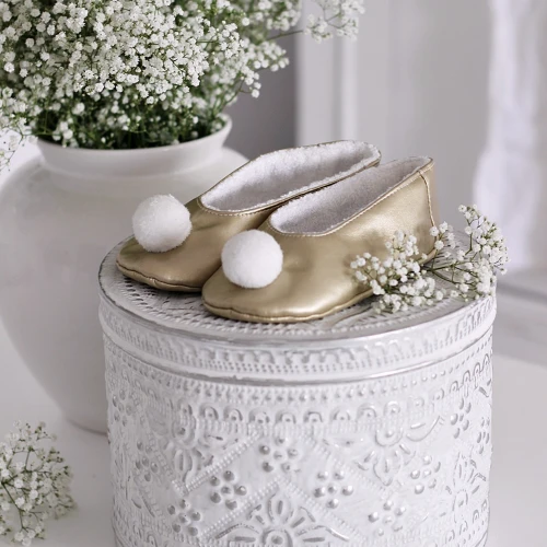 Kapcie z pomponikiem Złote 