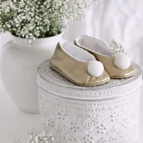 Kapcie z pomponikiem Złote 