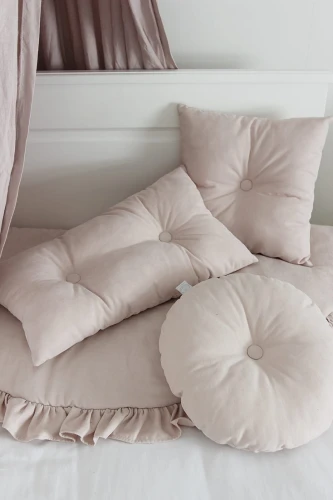 Round Basic pillow with button Powder pink