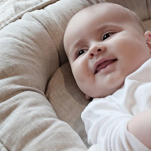 Gniazdko Niemowlęce Pure nature z falbanką Natural