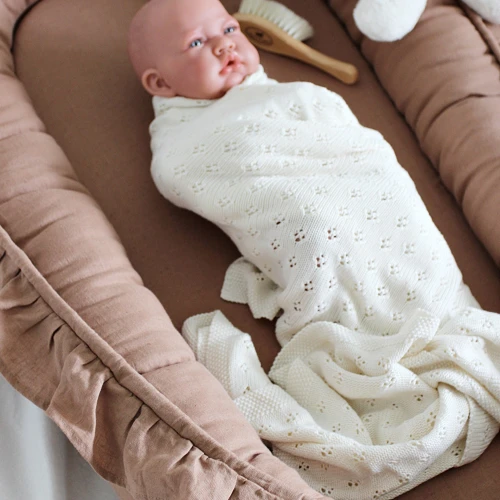 Gniazdko Niemowlęce Pure nature z falbanką Czekoladowe