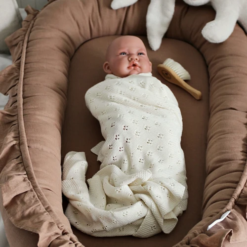 Gniazdko Niemowlęce Pure nature z falbanką Czekoladowe