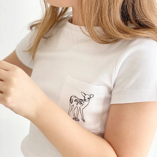 Biały T-shirt dziecięcy szkolny  Premium z haftem Sarenka