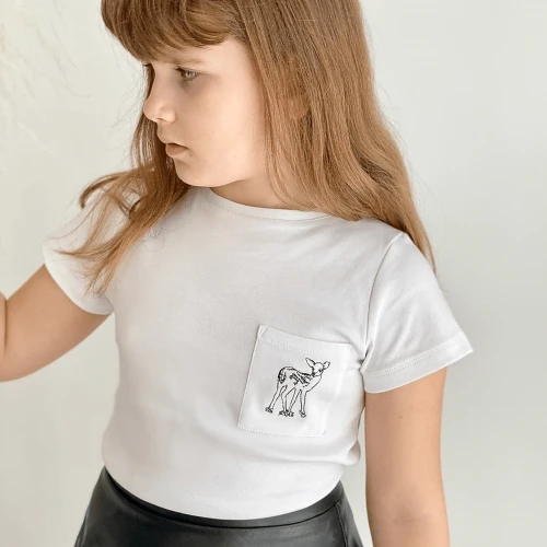 Biały T-shirt dziecięcy szkolny  Premium z haftem Sarenka