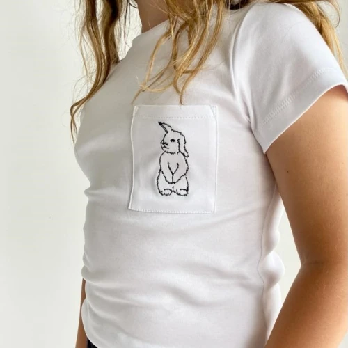 Biały T-shirt dziecięcy szkolny Premium z haftem Króliczek 