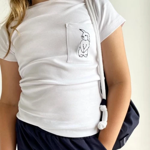 Biały T-shirt dziecięcy szkolny Premium z haftem Króliczek 