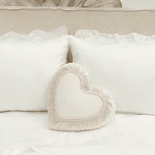 Boho Twist heart pillow Vanilla