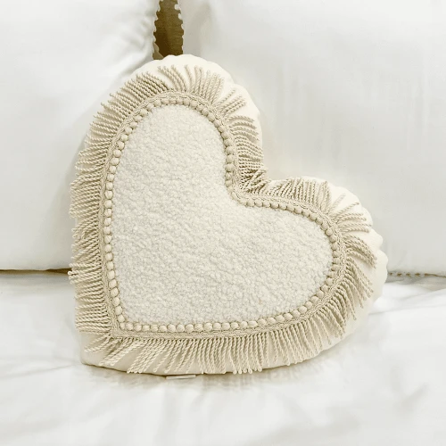 Boho Twist heart pillow Vanilla