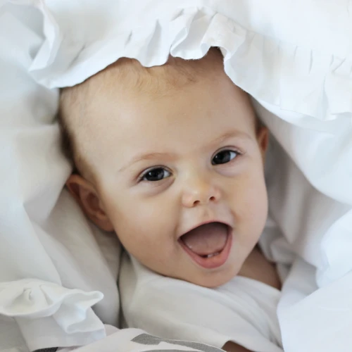 Newborn bedding set with ruffles filled White