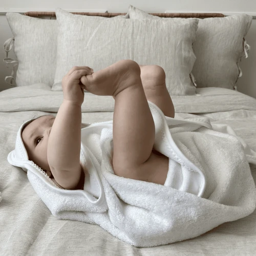 Ręcznik niemowlęcy Premium z kapturkiem Fawn 80x80 cm Biały