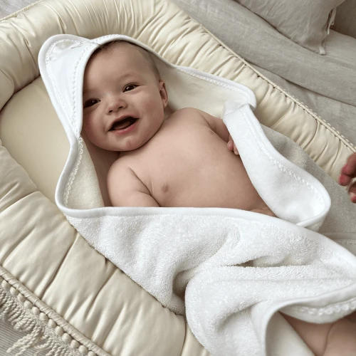 Ręcznik niemowlęcy Premium z kapturkiem Fawn 80x80 cm Biały