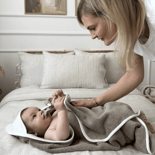 Newborn Premium hooded towel Fawn Chocolate 80x80 cm  