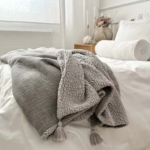 Double sided muslin and faux fur bedspread Grey melange 