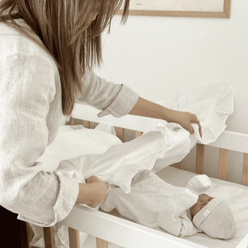Newborn bedding set with ruffles filled White