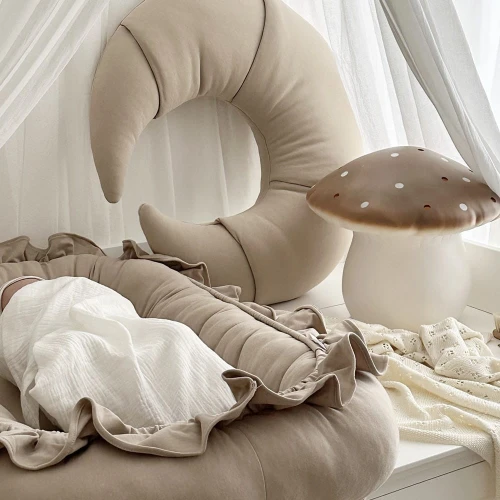 Baby nest BASIC with ruffles Cappuccino