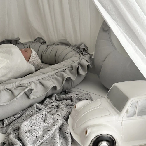 Baby nest BASIC with ruffles Light grey