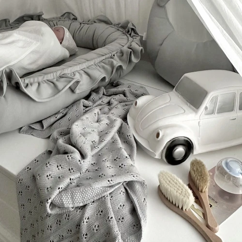 Baby nest BASIC with ruffles Light grey