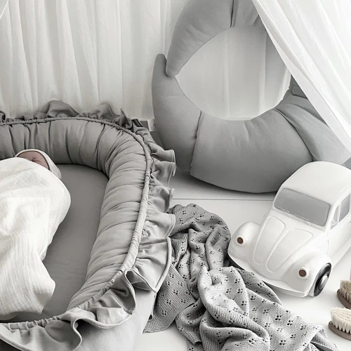 Baby nest BASIC with ruffles Light grey