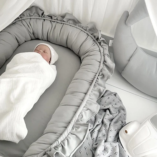 Baby nest BASIC with ruffles Light grey