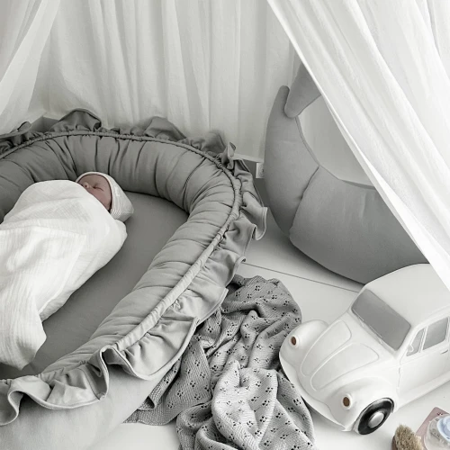 Baby nest BASIC with ruffles Light grey