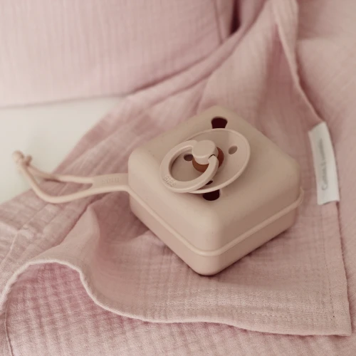 BIBS PACIFIER CASE BLUSH pojemnik na 3 smoczki